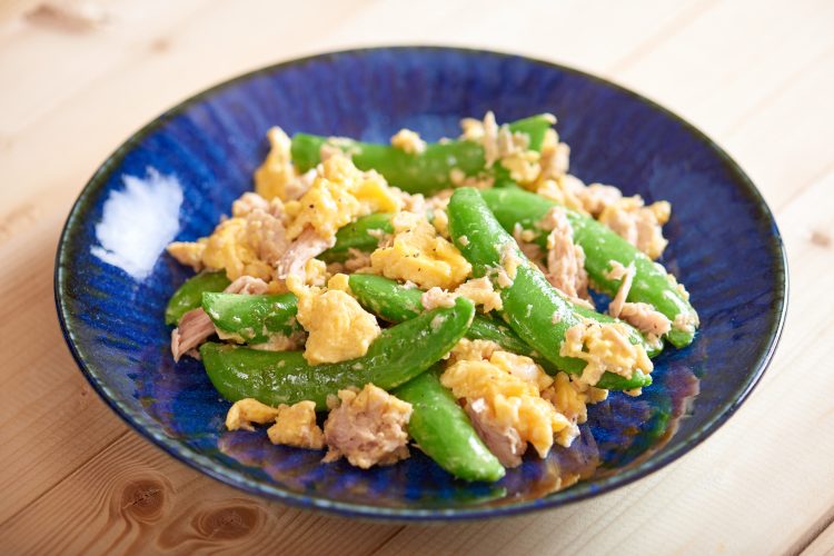 スナップエンドウとツナのふわふわ卵炒め