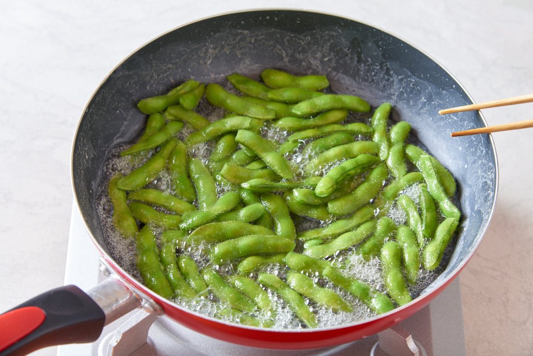 【枝豆の最適な茹で方&茹で時間】夏の風物詩をおいしく食べるコツ - くらしトライ