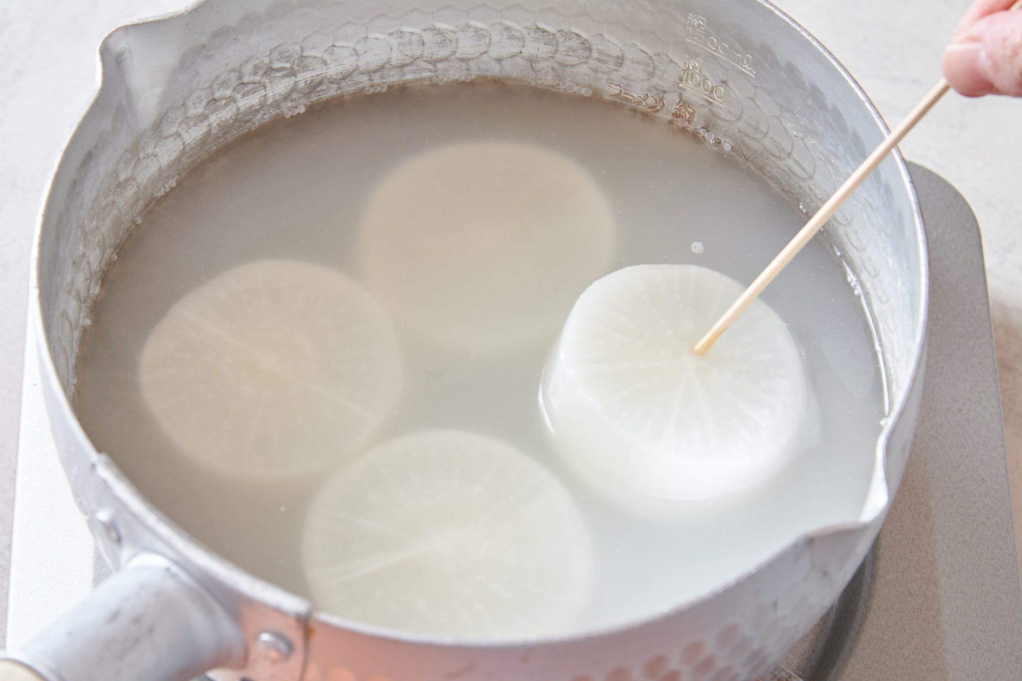 大根の下茹で方法―おでんにも使える基本のひと手間とレシピを紹介 - くらしトライ