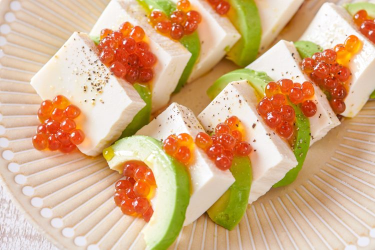 アボカド豆腐のカプレーゼ風いくらのせ