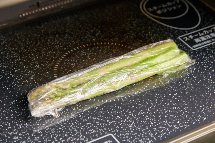 アスパラを電子レンジで加熱する
