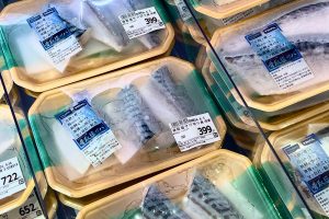 肉厚で脂のり抜群の「骨取塩サバ」が大好評発売中！