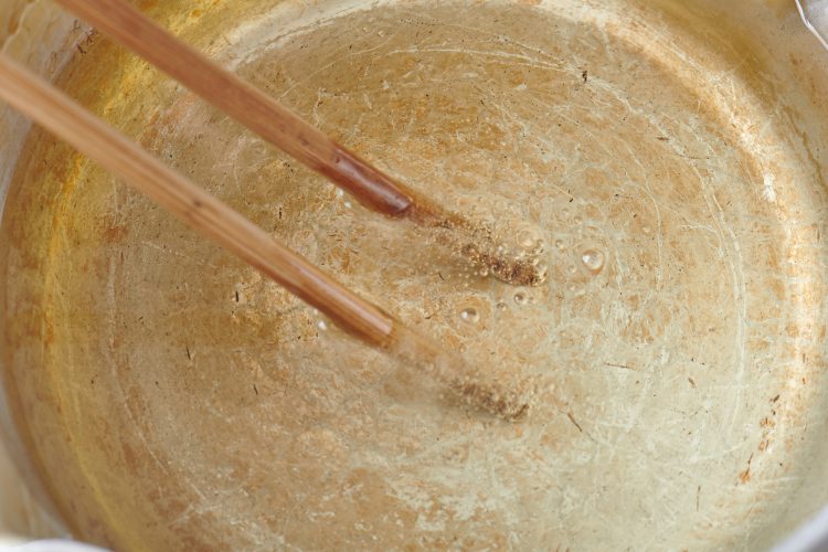 揚げ油の温度を測る目安