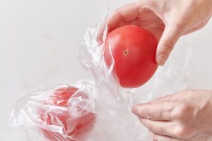 【トマトの保存方法】鮮度とおいしさを保つコツ、冷凍後の使い方も