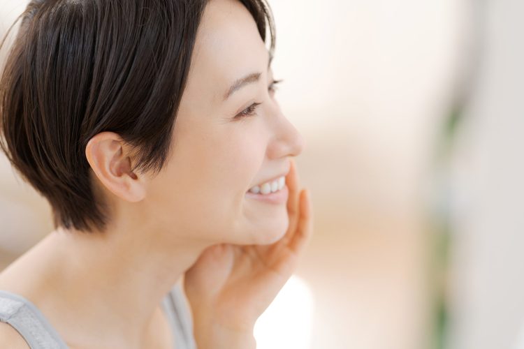 美肌を実感する女性