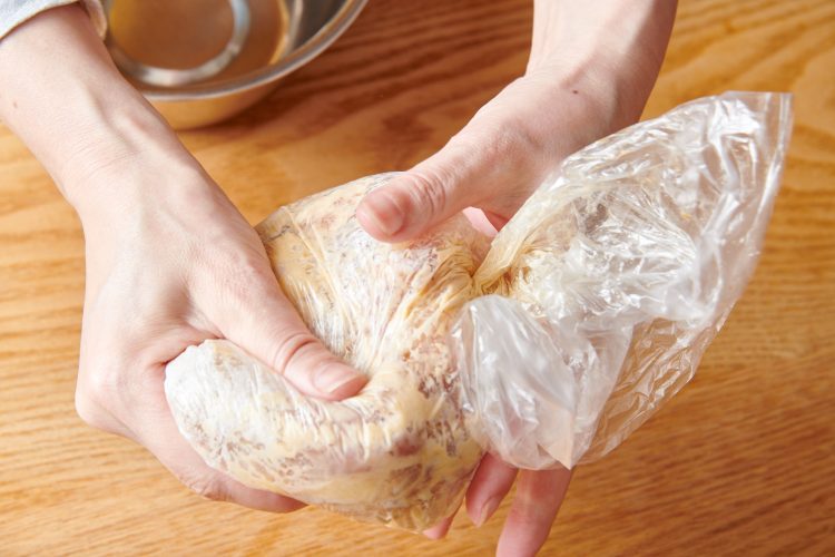 粉っぽさがなくなるまで混ぜ合わせる