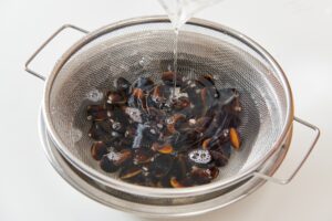 【しじみの砂抜き】プロが実践する方法と、よくある疑問を紹介