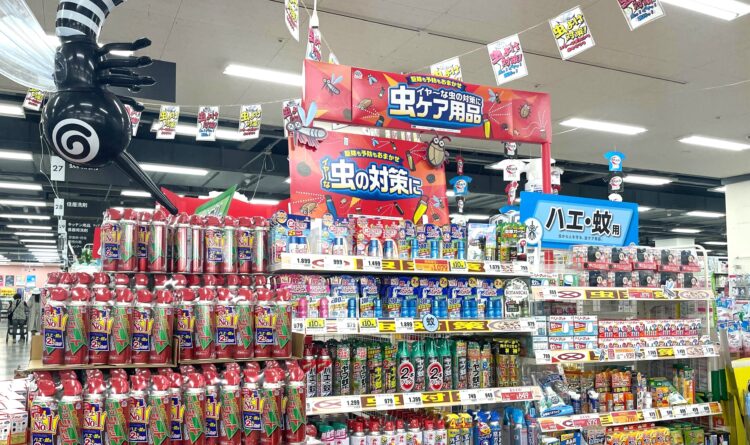 虫対策グッズの店舗陳列