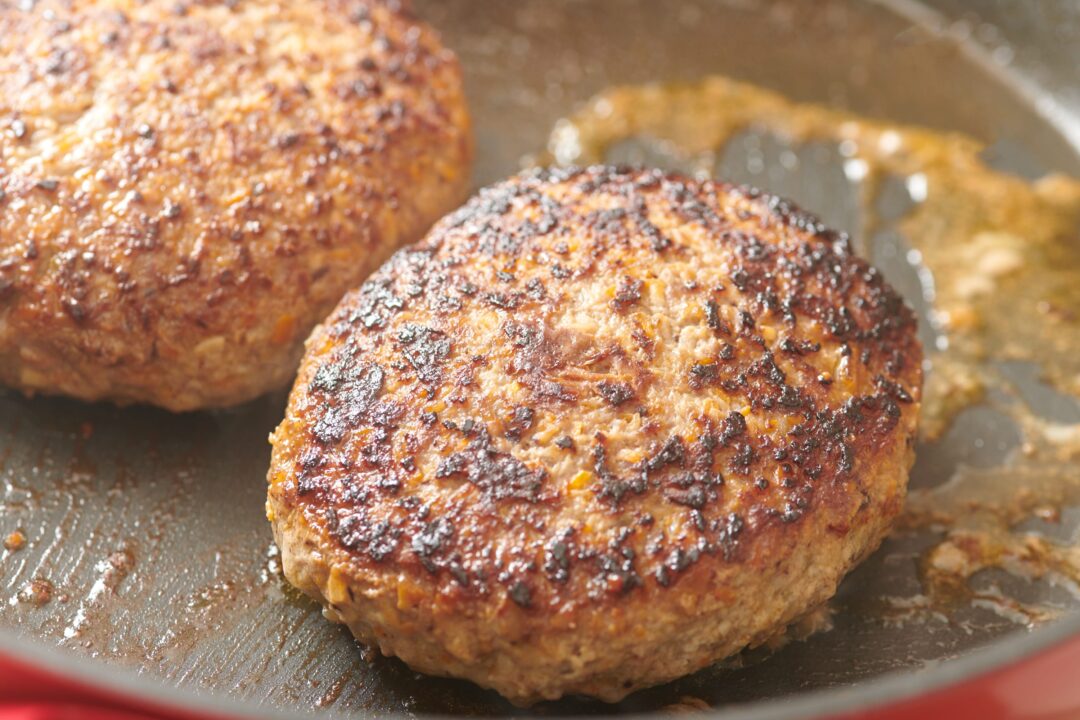 【ハンバーグの焼き方】中まで火を通してふっくら仕上げるポイント