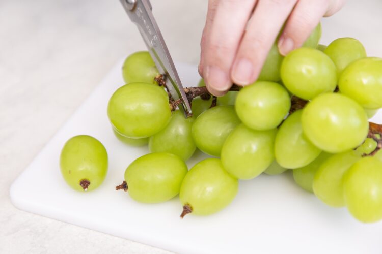 シャインマスカットの保存のポイント（切り方）