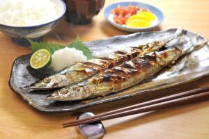 【サンマの焼き方】塩焼きをグリル＆フライパンでおいしく焼くコツ