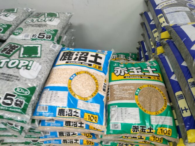 赤玉土と鹿沼土のトライアルの売り場