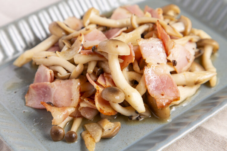 しめじとベーコンのバター炒め