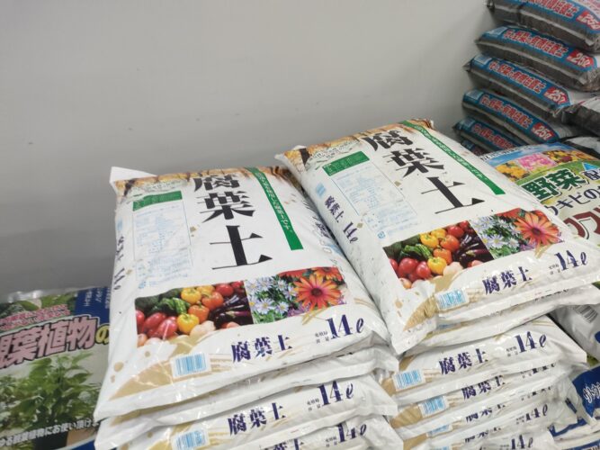 腐葉土のトライアルの売り場