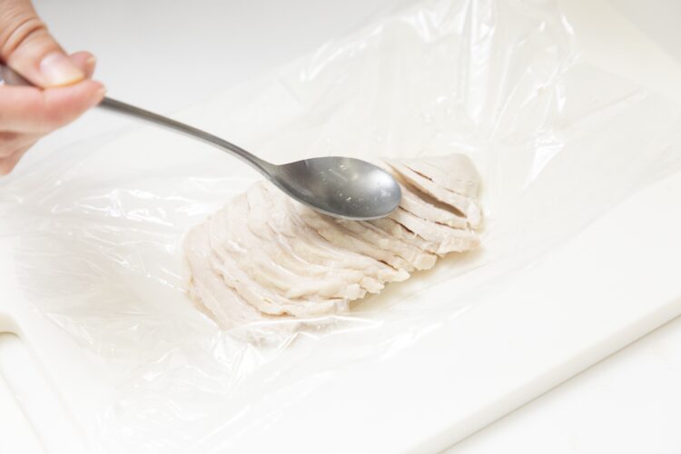 茹で汁をかける