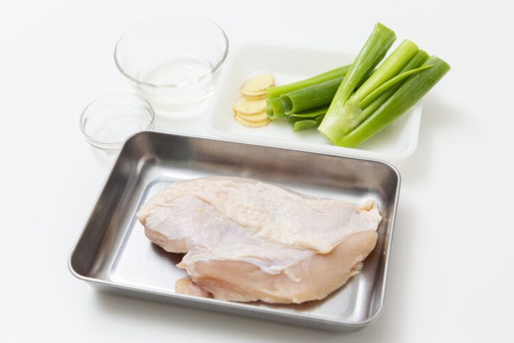 鶏胸肉をしっとり茹でるための材料