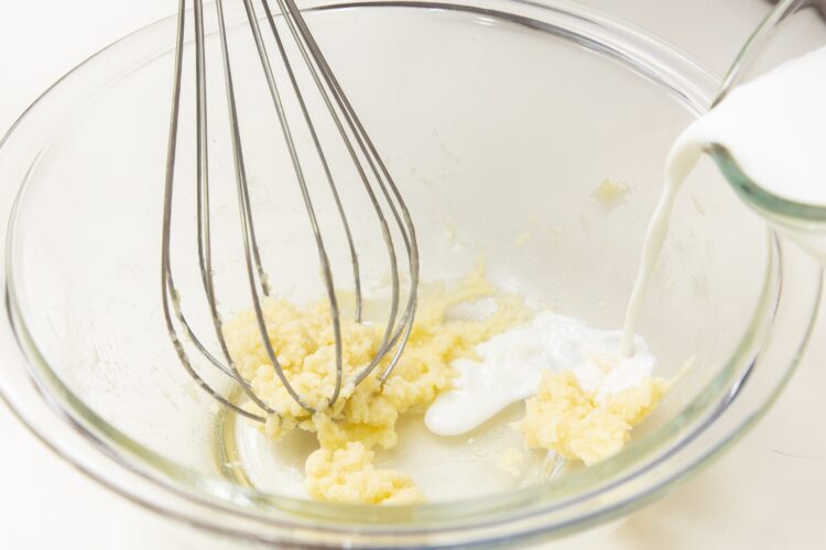 牛乳となじませる