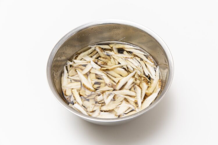 ゴボウのアク抜き