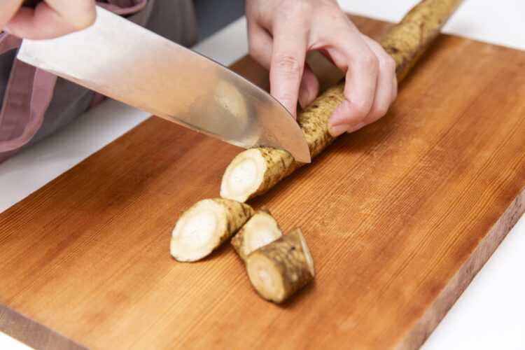 ゴボウの乱切り