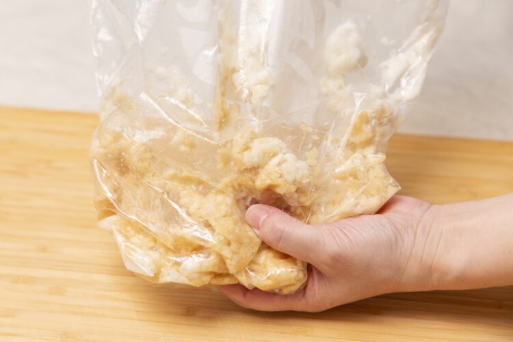 調味料を混ぜる