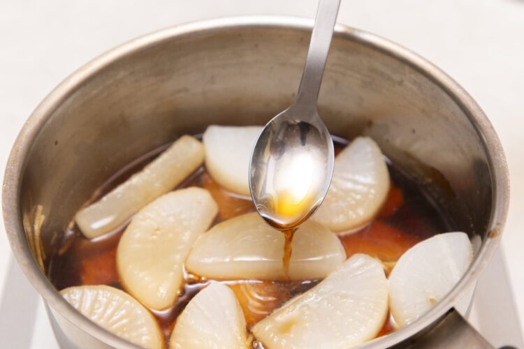 煮汁をかける