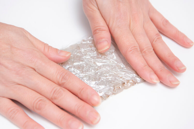 小分けにしてラップで包む