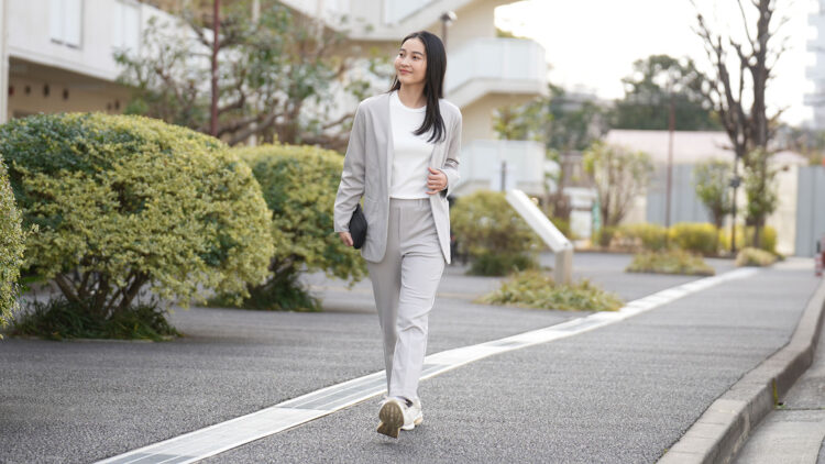 「ノビルノストレッチパンツ360°」