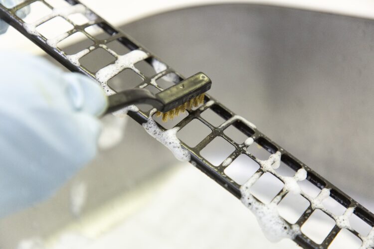 排気口カバーも洗う