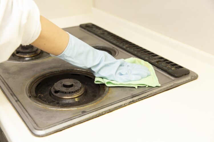 マイクロファイバークロスで拭く