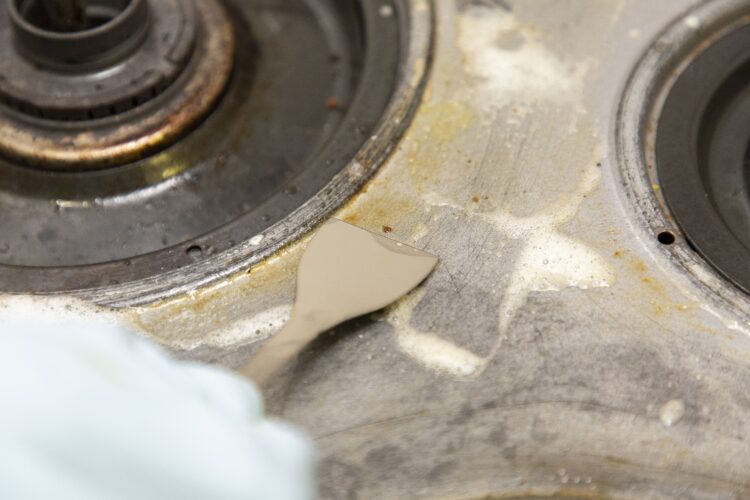 もんじゃやきのへらで落とす