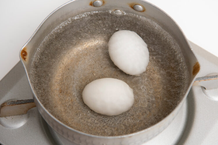 卵を固茹でにする