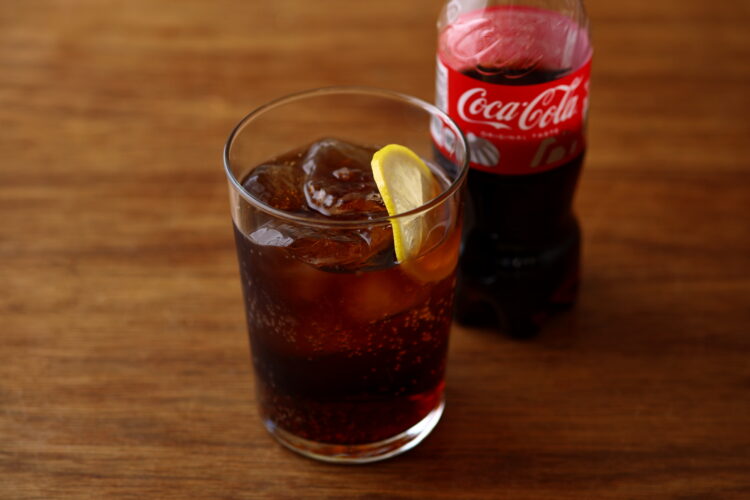 コーラで割ったウイスキー