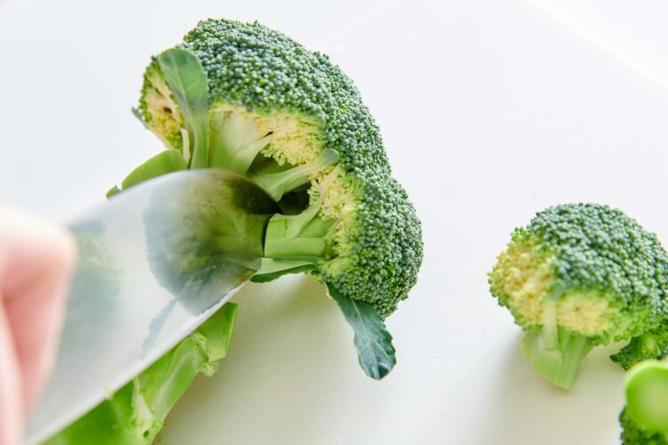 包丁の先で切る