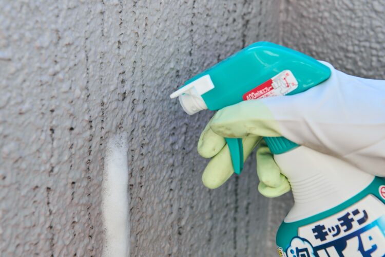 ベランダの壁の掃除