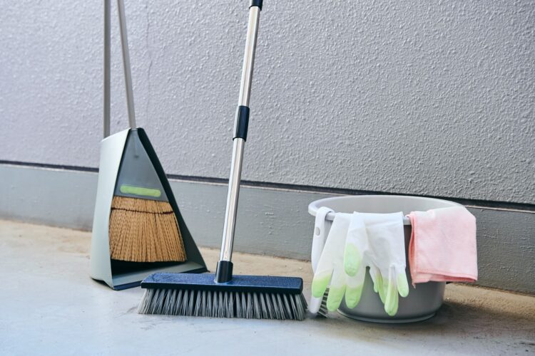 水を使ってベランダを掃除する方法