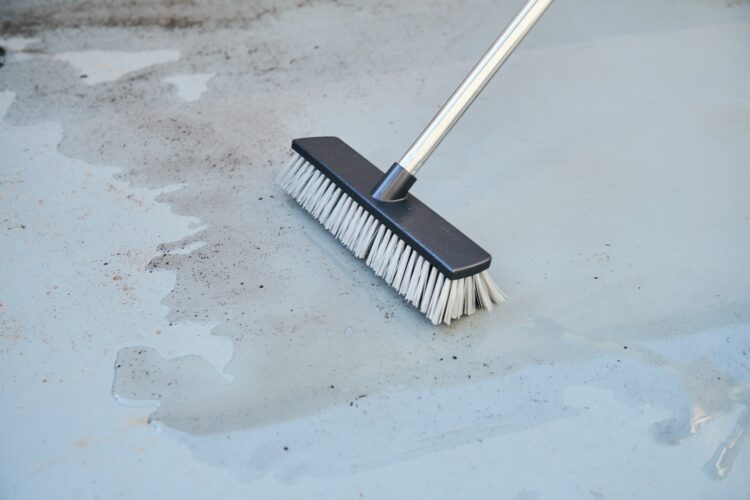 ベランダの床の掃除