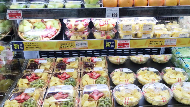 カットフルーツの売り場