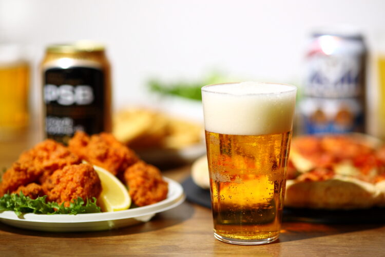食卓のビール