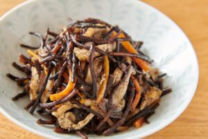 ひじきの煮物｜料理家直伝の簡単レシピで食卓に栄養をプラス！