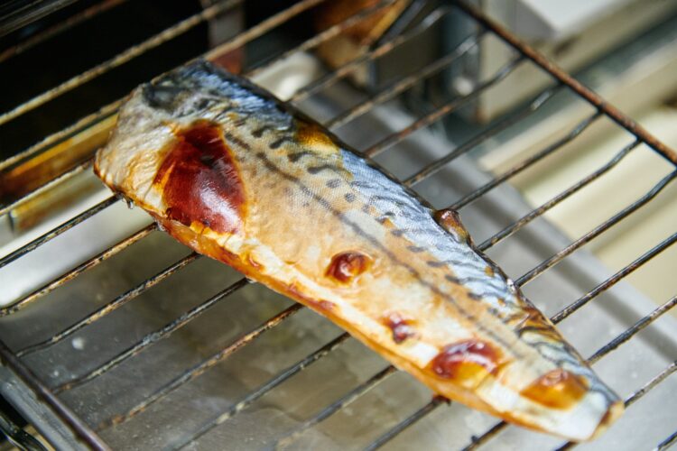 冷凍サバを魚焼きグリルで焼く方法