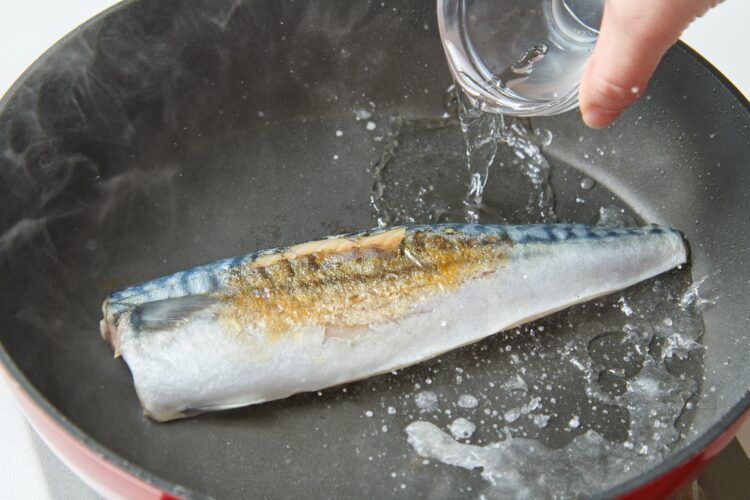 冷凍サバをフライパンで焼く方法