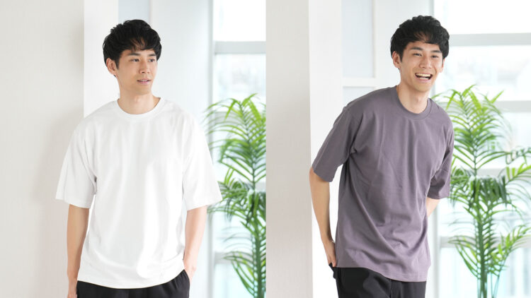 エアリティオーバーサイズTシャツを着る男性