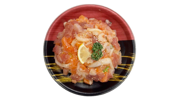 人気ネタ5種を贅沢に盛り込んだ、魚屋の海鮮漬け丼