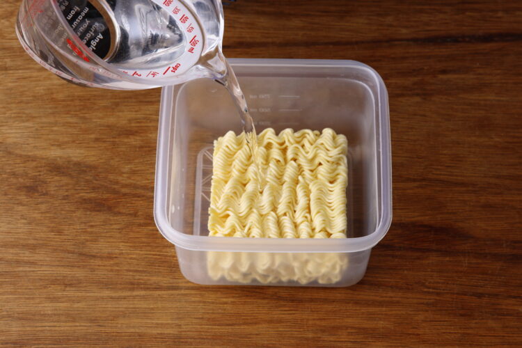 水と乾麺