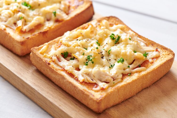 レンジ鶏のピザトースト