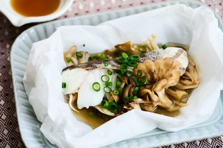 白身魚ときのこの紙包み蒸し