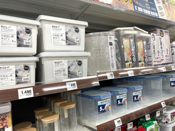 米の保存容器売り場