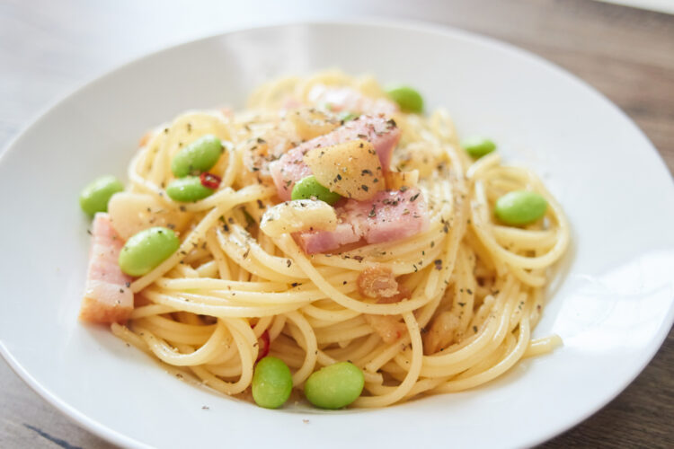ベーコンと枝豆のペペロンチーノ