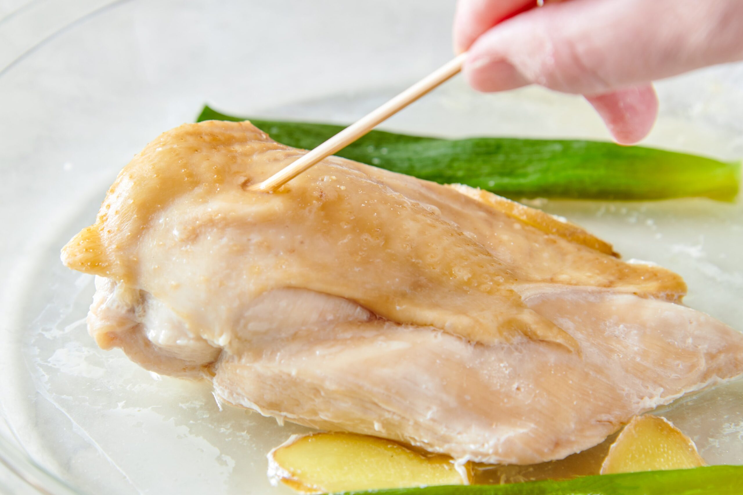 透明な肉汁が出るか確認する