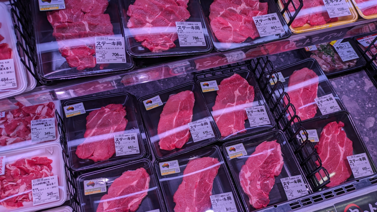 売り場のステーキ肉
